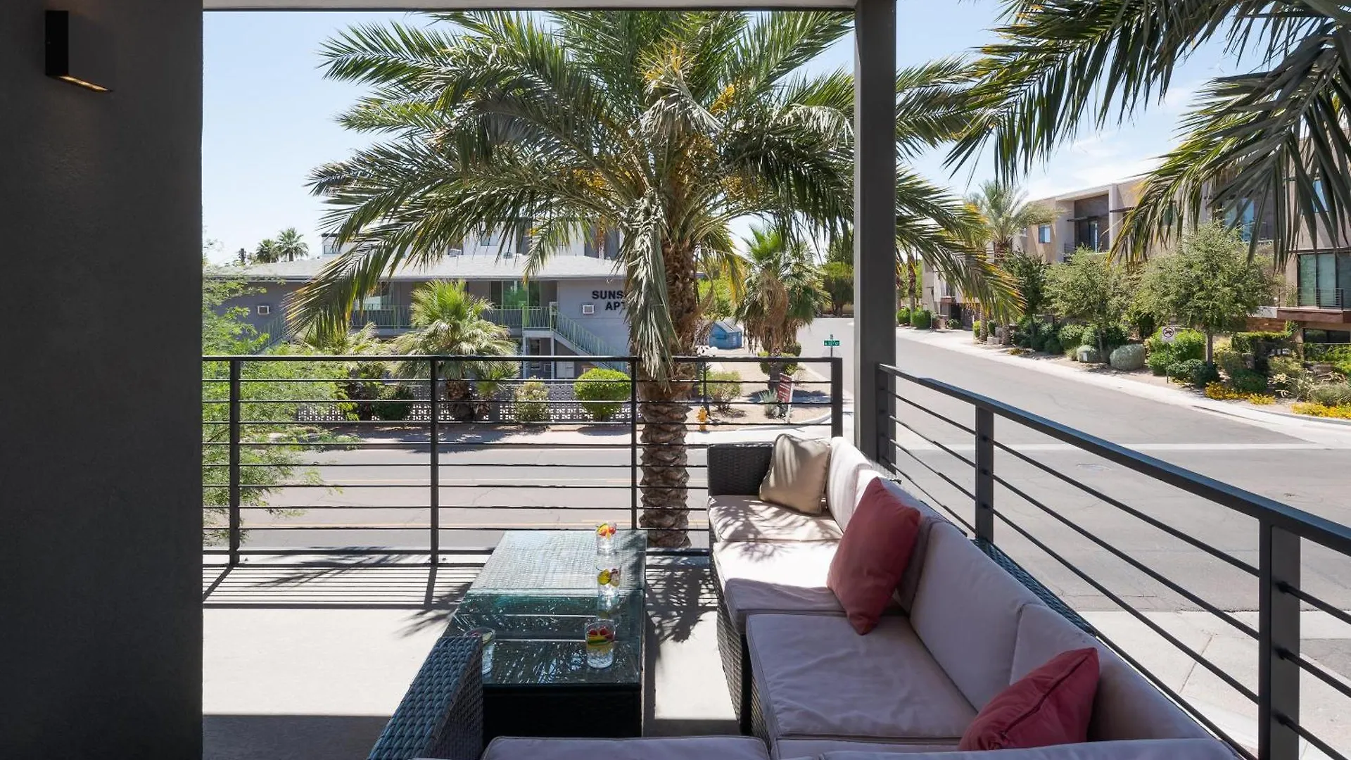Beverly - Private Patios - Jacuzzi - In Old Town 스코 츠 데일 0*, 스코 츠 데일 미국